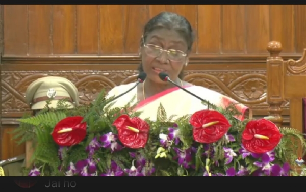 اتراکھنڈ کی بہادری کی روایت ہم وطنوں کے لیے فخر کی بات : صدر جمہوریہ اتراکھنڈ کی بہادری کی روایت ہم وطنوں کے لیے فخر کی بات : صدر جمہوریہ