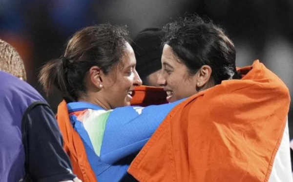 ہندوستان کی بیٹیوں نے تاریخ رقم کی، ورلڈ کپ جیت کر کئی بڑے ریکارڈ قائم کئے ہندوستان کی بیٹیوں نے تاریخ رقم کی، ورلڈ کپ جیت کر کئی بڑے ریکارڈ قائم کئے