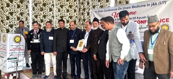 کشمیر کے قدیم اطباءکی تاریخ مرتب کی جائے،ہم طب یونانی کے فروغ کے لیے ہر ممکن کوشش کریں گے: ڈاکٹر ایس کے شرما کشمیر کے قدیم اطباءکی تاریخ مرتب کی جائے،ہم طب یونانی کے فروغ کے لیے ہر ممکن کوشش کریں گے: ڈاکٹر ایس کے شرما