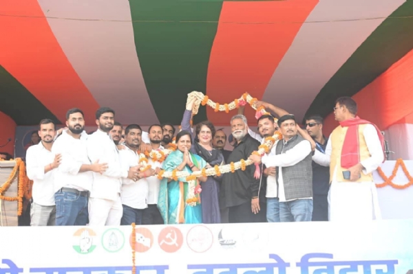 نتیش حکموت کو 10 ہزار روپے دینے میں 20 سال کیوں لگے؟:پرینکا گاندھی