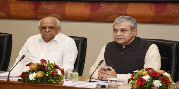 ملک کی ترقی کے لیے الیکٹرانکس اور سیمی کنڈکٹر مینوفیکچرنگ سیکٹر میں ایک خصوصی مہم چلائی جا رہی ہے: اشونی ویشنو