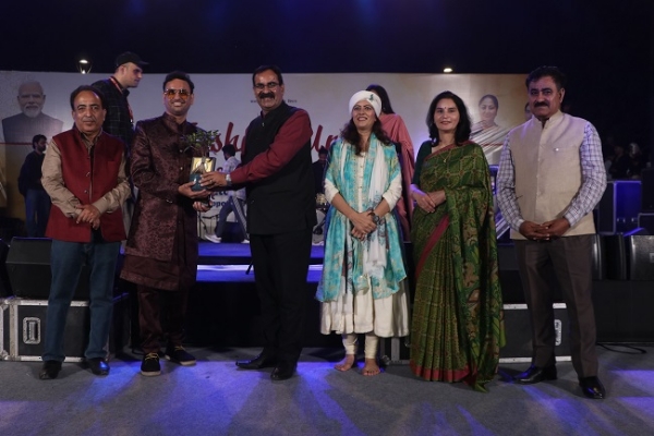 اردو اکادمی دہلی کے زیر اہتمام چار روزہ ”جشنِ اردو“ کامیابی کے ساتھ اختتام پذیر اردو اکادمی دہلی کے زیر اہتمام چار روزہ ”جشنِ اردو“ کامیابی کے ساتھ اختتام پذیر