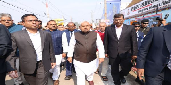 وزیر اعلیٰ نے سون پور میلے میں مختلف محکموں کے اسٹال کا معائنہ کیا