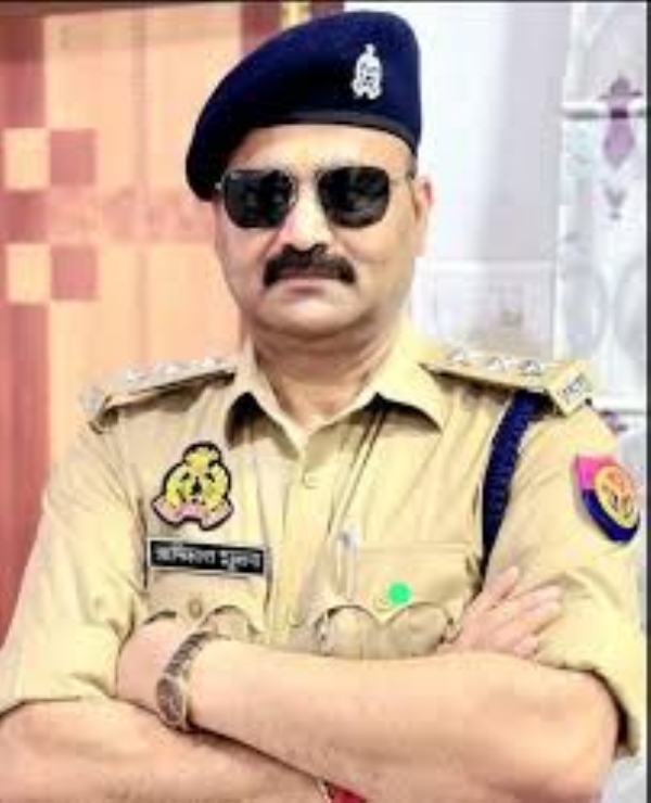 مافیا اکھلیش دوبے کا قریبی سی او رشی کانت شکلا غیر متناسب اثاثے رکھنے کے الزام میں معطل مافیا اکھلیش دوبے کا قریبی سی او رشی کانت شکلا غیر متناسب اثاثے رکھنے کے الزام میں معطل