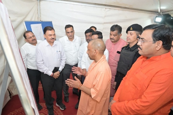 سی ایم یوگی نے جگیسر پاسی چوراہہ سے ہردوا گیٹ سے ایچ این سنگھ چوک تک بننے والی دو لین سڑک کا معائنہ کیا۔ سی ایم یوگی نے جگیسر پاسی چوراہہ سے ہردوا گیٹ سے ایچ این سنگھ چوک تک بننے والی دو لین سڑک کا معائنہ کیا۔