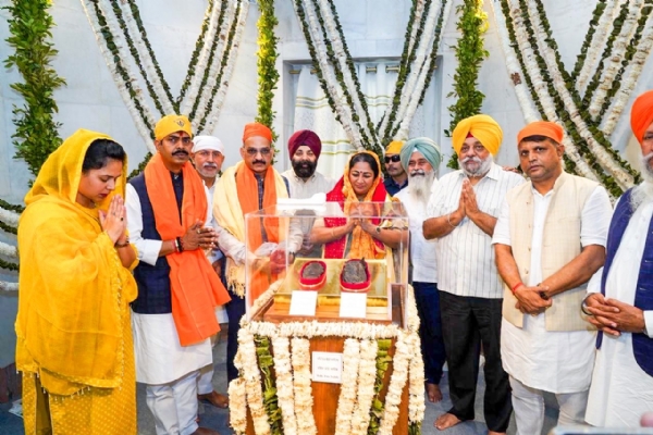 سنگت-پنگت روایت معاشرے کو برابری اور بھائی چارے کے بندھن میں باندھتی ہے: ریکھا گپتا سنگت-پنگت روایت معاشرے کو برابری اور بھائی چارے کے بندھن میں باندھتی ہے: ریکھا گپتا