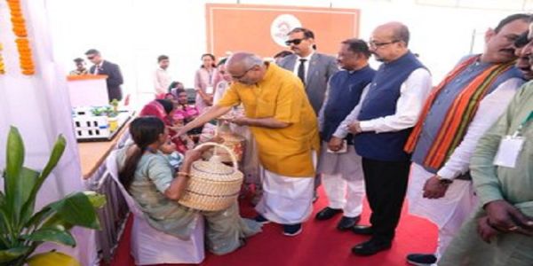 نائب صدر جمہوریہ نے چھتیس گڑھ کے ضلع راج نند گاوں میں ’لکھپتی دیدی سمیلن‘ میں شرکت کی