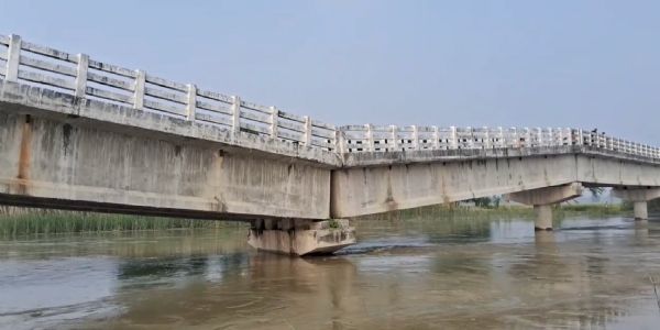 3.82 کروڑ روپے کی لاگت سے تعمیر پل کے دھنسنے کے معاملے میں پانچ رکنی تحقیقاتی ٹیم تشکیل