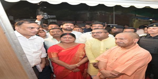 وزیر اعلیٰ یوگی نے نگر نگم کے دکانداروں کو بڑی راحت دی