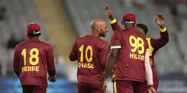 ویسٹ انڈیز نے پہلے ٹی 20 میں نیوزی لینڈ کو 7 رنز سے شکست دی، مچل سینٹنر کی دھماکہ خیز اننگز رائیگاں