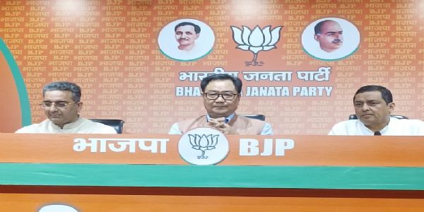 بی جے پی کا جوابی حملہ، بیرونی طاقتوں کے ہاتھوں میں کھیل رہے ہیںراہل گاندھی