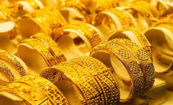 Gold prices fall, relief to customers in wedding season