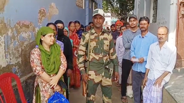 بہار شریف میں ہنگامہ، پرچی بانٹنے کا الزام،حراست میں 4 بی جے پی کارکن گرفتار بہار شریف میں ہنگامہ، پرچی بانٹنے کا الزام،حراست میں 4 بی جے پی کارکن گرفتار