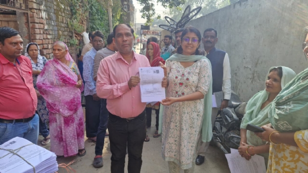 ایس ڈی ایم مہیما ووٹروں میں بیداری مہم چلاتے ہوئے