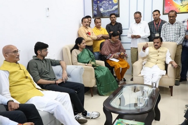 نائب وزیر اعلیٰ شکلا نے افتتاحی تقریب کی تیاریوں کا جائزہ لیا نائب وزیر اعلیٰ شکلا نے افتتاحی تقریب کی تیاریوں کا جائزہ لیا