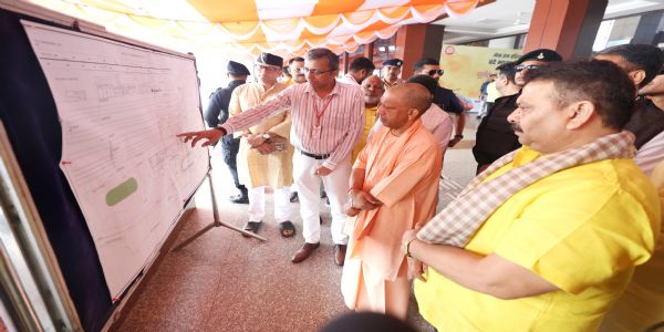 وزیر اعظم مودی بنارس ریلوے اسٹیشن سے ملک کو وندے بھارت ٹرینوں کا تحفہ دیں گے۔