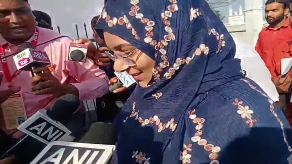 سابق رکن پارلیمنٹ شہاب الدین کی اہلیہ حنا شہاب نے ووٹ ڈالا، کہا انشاء اللہ ہماری حکومت بنے گی سابق رکن پارلیمنٹ شہاب الدین کی اہلیہ حنا شہاب نے ووٹ ڈالا، کہا انشاء اللہ ہماری حکومت بنے گی