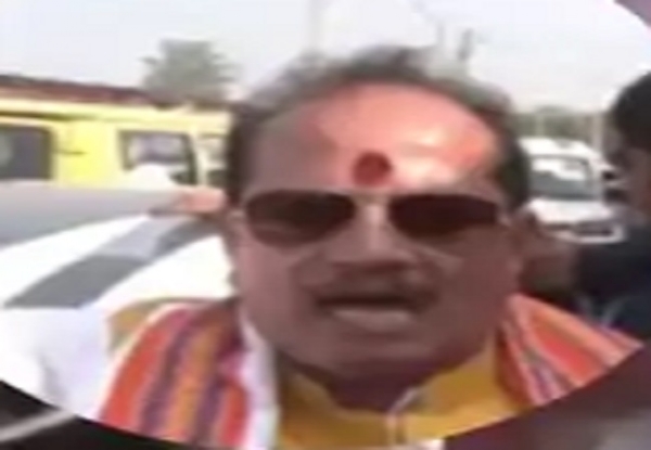 بہار کے لکھی سرائے ضلع میں نائب وزیر اعلیٰ وجے سنہا کے قافلے پر حملہ بہار کے لکھی سرائے ضلع میں نائب وزیر اعلیٰ وجے سنہا کے قافلے پر حملہ