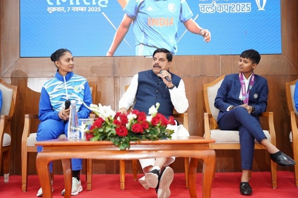 وزیر اعلیٰ ڈاکٹر موہن یادو اعزازی تقریب سے خطاب کر رہے ہیں۔ وزیر اعلیٰ ڈاکٹر موہن یادو اعزازی تقریب سے خطاب کر رہے ہیں۔