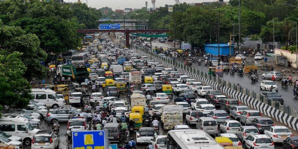 دہلی میں سبروتو پارک ایئر فورس اسٹیشن کے قریب سڑک کو چوڑا کرنے کاکام شروع