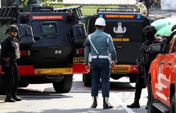 انڈونیشیا میں نماز جمعہ کے دوران خوفناک دھماکا، 54 نمازی زخمی انڈونیشیا میں نماز جمعہ کے دوران خوفناک دھماکا، 54 نمازی زخمی