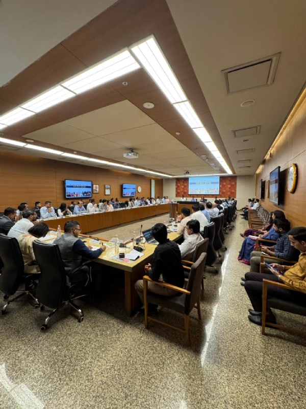 گجرات میں الیکشن کمیشن کے ڈائریکٹر اور سیکرٹری نے ایس آئی آرکا جائزہ لیا گجرات میں الیکشن کمیشن کے ڈائریکٹر اور سیکرٹری نے ایس آئی آرکا جائزہ لیا