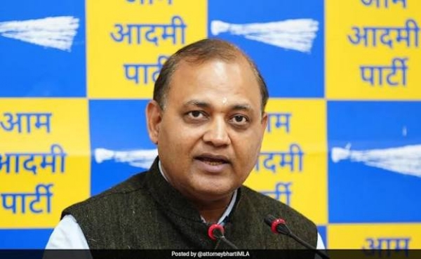 دہلی کے سابق وزیر سومناتھ بھارتی مفرور قرار، رائے بریلی کی عدالت نے وارنٹ جاری کیا دہلی کے سابق وزیر سومناتھ بھارتی مفرور قرار، رائے بریلی کی عدالت نے وارنٹ جاری کیا