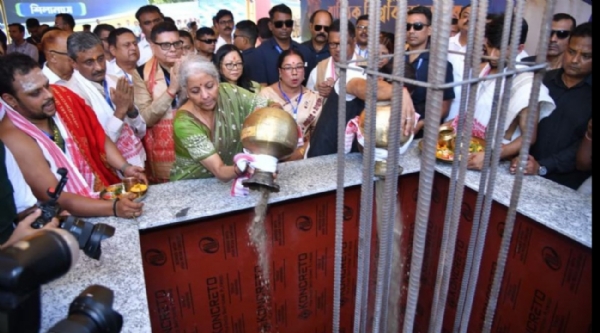 وزیر خزانہ نرملا سیتا رمن نے آسام کی پہلی تکنیکی اور پیشہ ورانہ یونیورسٹی کا سنگ بنیاد رکھا وزیر خزانہ نرملا سیتا رمن نے آسام کی پہلی تکنیکی اور پیشہ ورانہ یونیورسٹی کا سنگ بنیاد رکھا