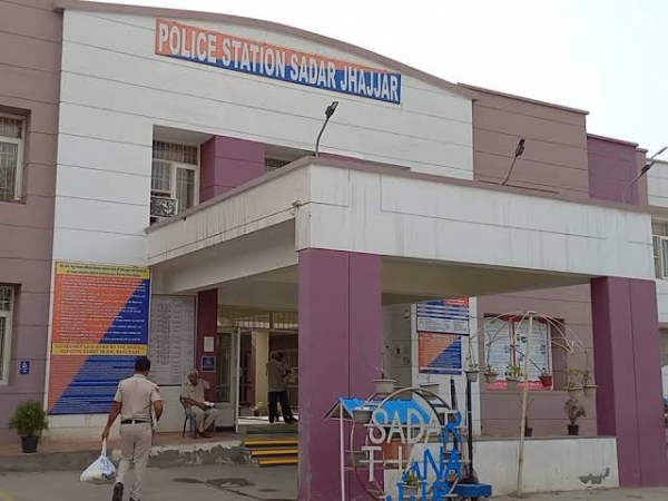 جھجر میں خوفناک سڑک حادثہ، ایک ہی خاندان کے تین افراد جاں بحق، تین زخمی