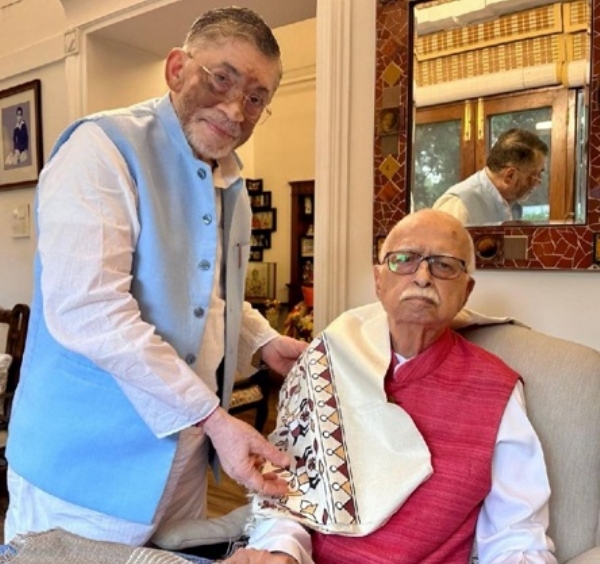 Governor wishes former Deputy PM LK Advani on birthday Governor wishes former Deputy PM LK Advani on birthday