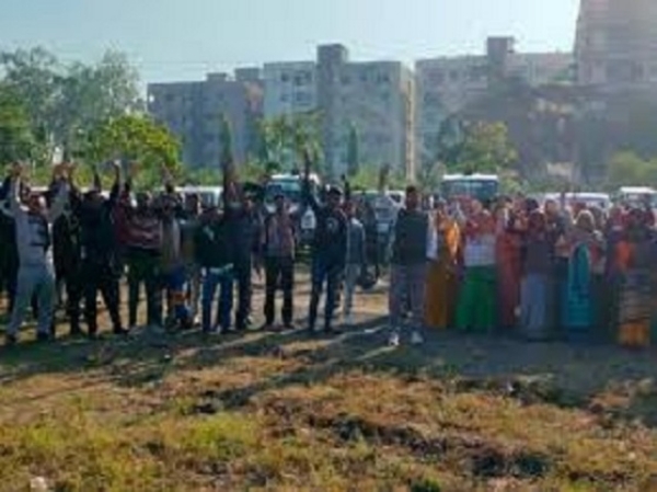 بھوپال شہر کا صفائی نظام درہم برہم، کم تنخواہ ملنے سے ناراض صفائی کارکنوں نے احتجاج کیا بھوپال شہر کا صفائی نظام درہم برہم، کم تنخواہ ملنے سے ناراض صفائی کارکنوں نے احتجاج کیا