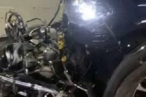 اسکارپیو نے موٹر سائیکل سوار تین انجینئرنگ طلبہ کو کچل دیا، دو کی موت، ایک کی حالت نازک اسکارپیو نے موٹر سائیکل سوار تین انجینئرنگ طلبہ کو کچل دیا، دو کی موت، ایک کی حالت نازک