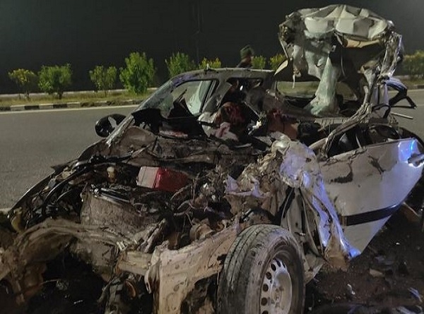 کار کینٹر سے ٹکرائی، چار نوجوانوں کی موت کار کینٹر سے ٹکرائی، چار نوجوانوں کی موت