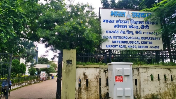 جھارکھنڈ میں اگلے تین دنوں میں درجہ حرارت میں 3 سے 5 ڈگری گرنے کا امکان جھارکھنڈ میں اگلے تین دنوں میں درجہ حرارت میں 3 سے 5 ڈگری گرنے کا امکان