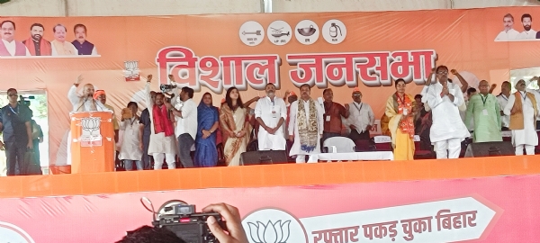 پہلے مرحلے کی ووٹنگ میں ہی ووٹروں نے حکومت کی بنیا درکھ دی : امت شاہ پہلے مرحلے کی ووٹنگ میں ہی ووٹروں نے حکومت کی بنیا درکھ دی : امت شاہ