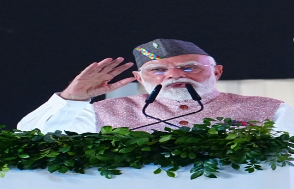 وزیر اعظم کے ہر انداز میں نظر آیا پہاڑی پن،سر پرپہاڑی ٹوپی اور اپنی بولی سے لوگوں کو جوڑ گئے وزیر اعظم کے ہر انداز میں نظر آیا پہاڑی پن،سر پرپہاڑی ٹوپی اور اپنی بولی سے لوگوں کو جوڑ گئے