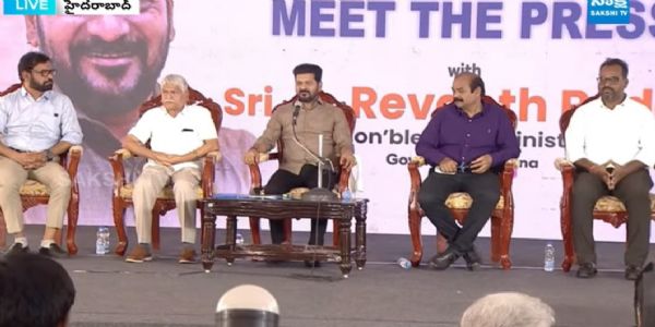 ریاستی حکومت نے آئی ٹی اور فارماسیوٹیکل شعبوں کی نمایاں طور پر حوصلہ افزائی کی ہے: ریونت ریڈی