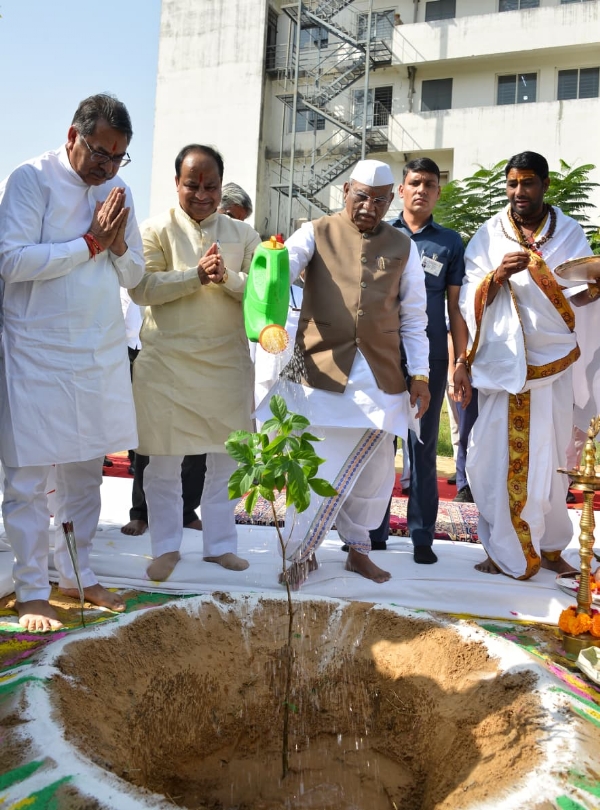 ہوا، پانی اور مٹی کو صاف کرنے کے لیے سب کو مل کر کام کرنا چاہیے: گورنر ہوا، پانی اور مٹی کو صاف کرنے کے لیے سب کو مل کر کام کرنا چاہیے: گورنر