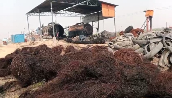 فرخ آباد میں ٹائر فیکٹری میں دھماکے سے آگ بھڑک اٹھی، چار مزدور جھلس گئے فرخ آباد میں ٹائر فیکٹری میں دھماکے سے آگ بھڑک اٹھی، چار مزدور جھلس گئے