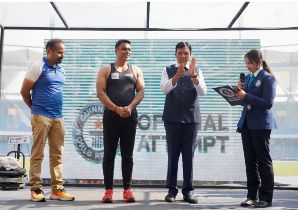 ہندوستانی پش اپ مین روہتاش چودھری نے 847 پش اپس کر کے عالمی ریکارڈ بنایا ہندوستانی پش اپ مین روہتاش چودھری نے 847 پش اپس کر کے عالمی ریکارڈ بنایا