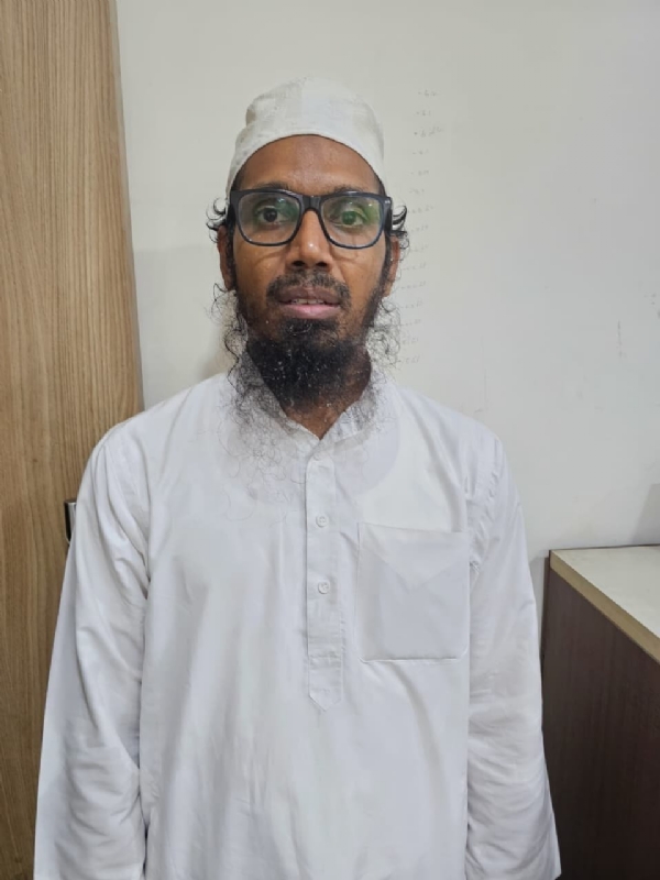 گجرات میں بڑے حملے کی منصوبہ بندی کے الزام میں تین مبینہ دہشت گرد گرفتار، جدید اسلحہ اور کیمیکل برآمد گجرات میں بڑے حملے کی منصوبہ بندی کے الزام میں تین مبینہ دہشت گرد گرفتار، جدید اسلحہ اور کیمیکل برآمد