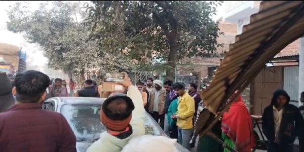 قنوج میں کار کی زد میں آئے پانچ افراد ، ایک ہلاک اور چار شدید زخمی