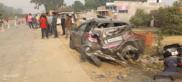 سلطان پور میں بے قابو ٹینکر نے 6 گاڑیوں کوٹکر ماری، ڈرائیور جاں بحق، 11 زخمی