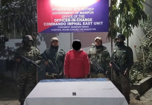 منی پور میں گرفتار شدت پسند کی تصویر منی پور میں گرفتار شدت پسند کی تصویر