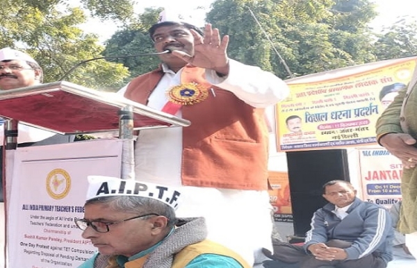 پرائمری اساتذہ کا جنتر منتر پر کیا احتجاج، ٹی ای ٹی کی شرط ختم کرنے کا مطالبہ پرائمری اساتذہ کا جنتر منتر پر کیا احتجاج، ٹی ای ٹی کی شرط ختم کرنے کا مطالبہ