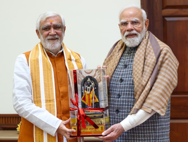 سابق مرکزی وزیر اشونی چوبے نے وزیر اعظم نریندر مودی سے ملاقات کی سابق مرکزی وزیر اشونی چوبے نے وزیر اعظم نریندر مودی سے ملاقات کی