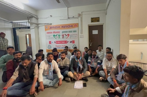 نرسنگ کالجوں کے فرضی معائنے کی مخالفت میں این ایس یو آئی کا مظاہرہ، قصورواروں کی معطلی اور ایف آئی آر کا مطالبہ نرسنگ کالجوں کے فرضی معائنے کی مخالفت میں این ایس یو آئی کا مظاہرہ، قصورواروں کی معطلی اور ایف آئی آر کا مطالبہ