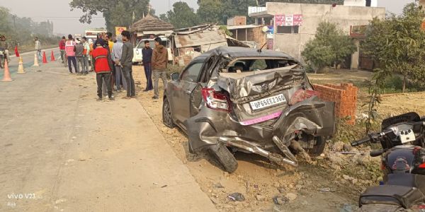 سلطان پور میں بے قابو ٹینکر نے 6 گاڑیوں کوٹکر ماری، ڈرائیور جاں بحق، 11 زخمی
