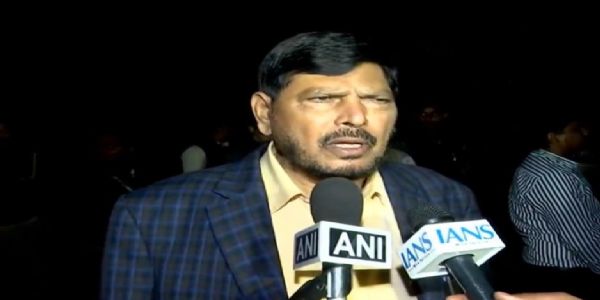 این ڈی اے کے ارکان پارلیمنٹ خصوصی عشائیہ کے لیے وزیر اعظم کی رہائش گاہ پر پہنچے