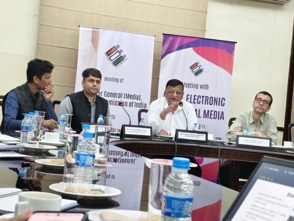 بنگال میں ووٹر لسٹوں سے 5.752 لاکھ ناموں کو ہٹانے کی تیاریاں جاری بنگال میں ووٹر لسٹوں سے 5.752 لاکھ ناموں کو ہٹانے کی تیاریاں جاری